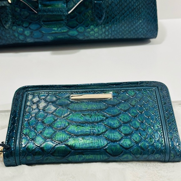 Brahmin Dayan and Suri wallet in Evergreen Kalopsia - Picture 4 of 13